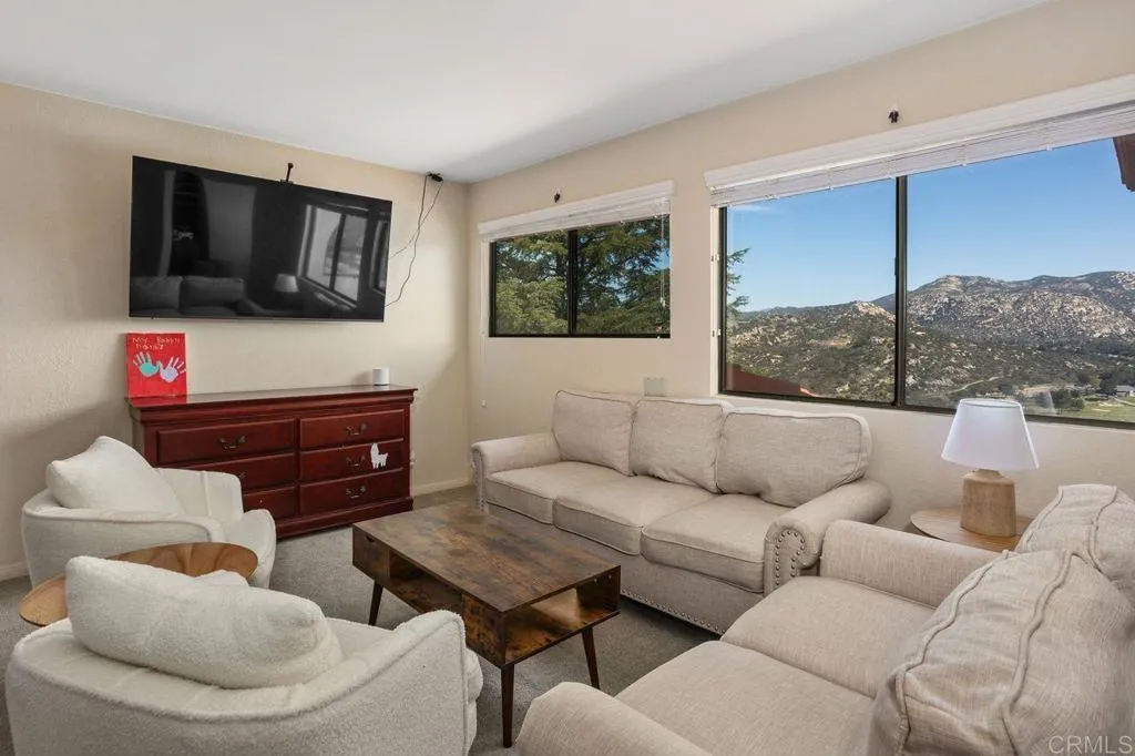 https://cdn.realtyfeed.com/cdn/127/306398514/437763d474a5fa894008ed9b117a51d4.webp