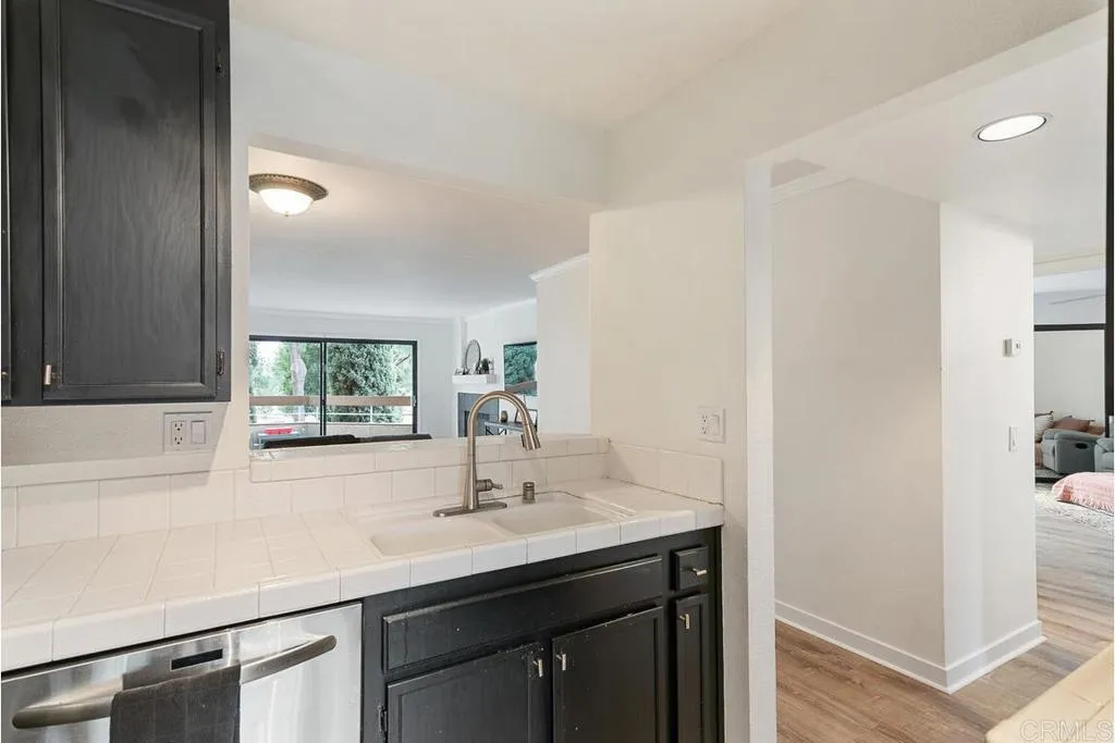 https://cdn.realtyfeed.com/cdn/127/306398672/300ae06b79544bfb08458d4bc58c468d.webp