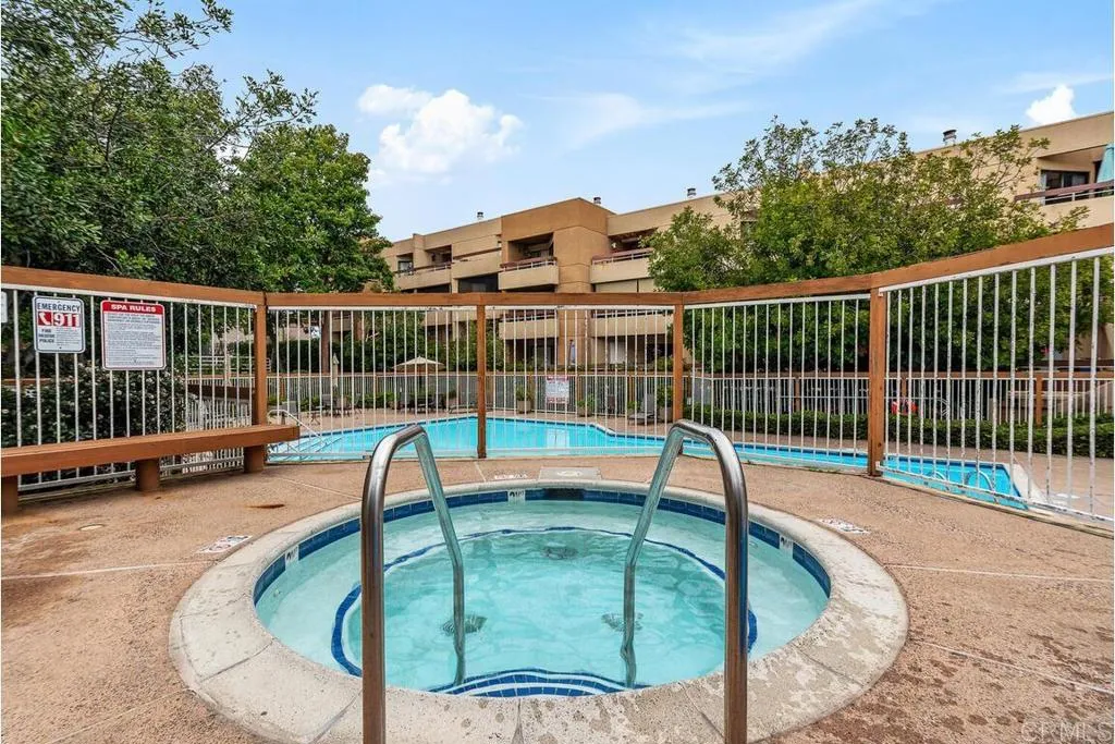https://cdn.realtyfeed.com/cdn/127/306398672/38fc52a2ff1a8ab7f6cff4bef72afe74.webp