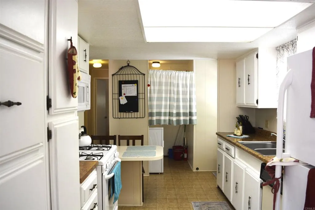 https://cdn.realtyfeed.com/cdn/127/306398724/182148f4de05a5050c84904a1d1947e3.webp