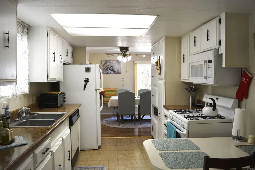 https://cdn.realtyfeed.com/cdn/127/306398724/1e633674cdbe366be694a52f3bf32230.webp