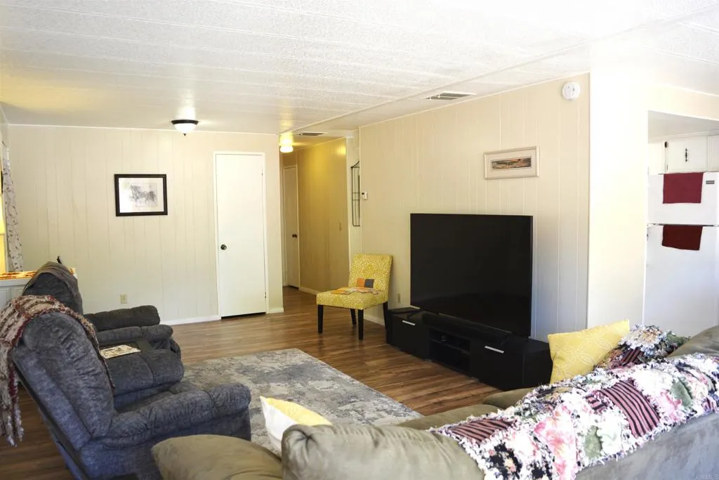 https://cdn.realtyfeed.com/cdn/127/306398724/265446b3e231222e4f28b55aa0addc1f.webp