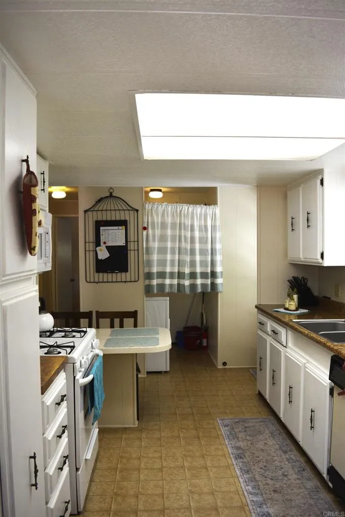 https://cdn.realtyfeed.com/cdn/127/306398724/30dbb2f7d66a7fb6150991e319e14471.webp