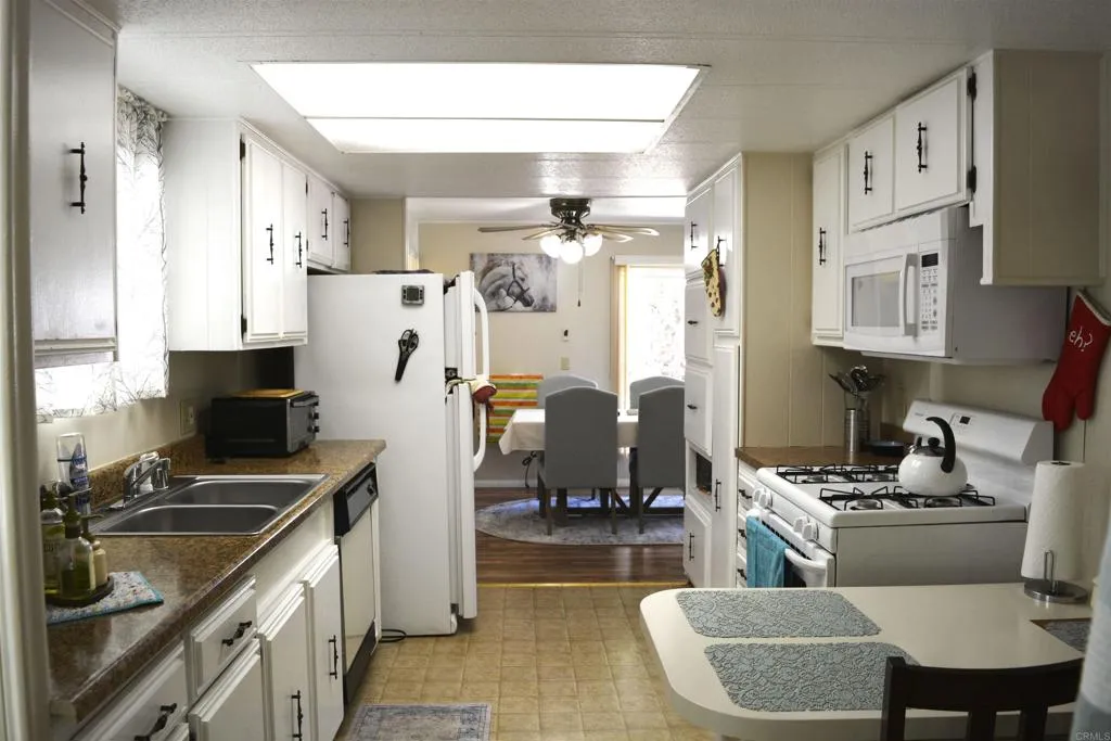 https://cdn.realtyfeed.com/cdn/127/306398724/328e5121d6b9e6e875a55f7d775dc0f0.webp