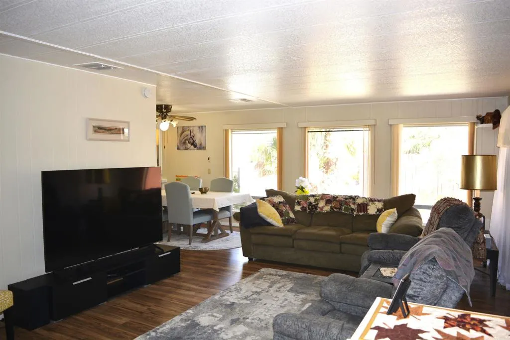 https://cdn.realtyfeed.com/cdn/127/306398724/6d9249bd052e345128d4c61cae4d0ae0.webp