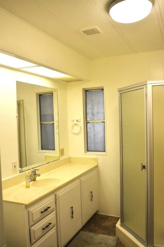 https://cdn.realtyfeed.com/cdn/127/306398724/6faae3a3e400d24fd4783f79396b84e1.webp