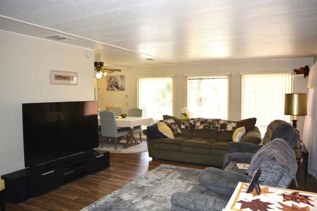 https://cdn.realtyfeed.com/cdn/127/306398724/b1a86886669f50cdf6c98fe454da9286.webp