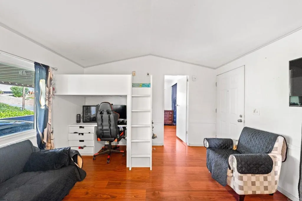 https://cdn.realtyfeed.com/cdn/127/306398945/1a8d57e728afae449dfbfb850beb10e9.webp