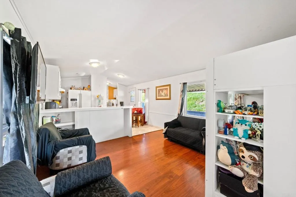 https://cdn.realtyfeed.com/cdn/127/306398945/6ebc6191c2644f83345d51f651abf966.webp