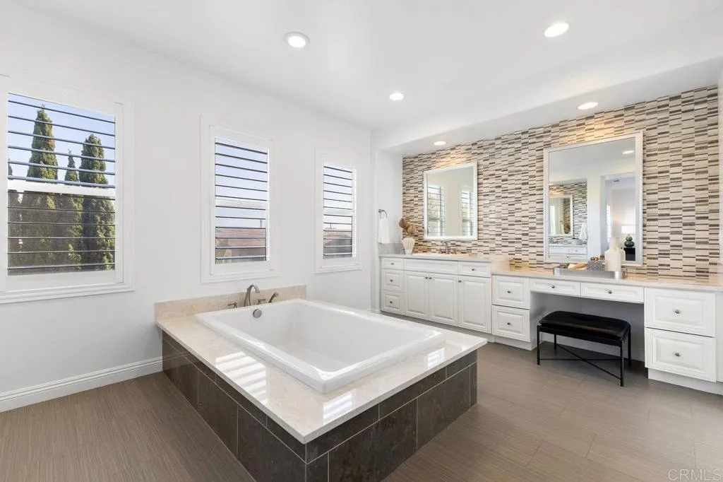 https://cdn.realtyfeed.com/cdn/127/306398981/2ea5ed869325eeca0760a6a8c86a4b8f.webp