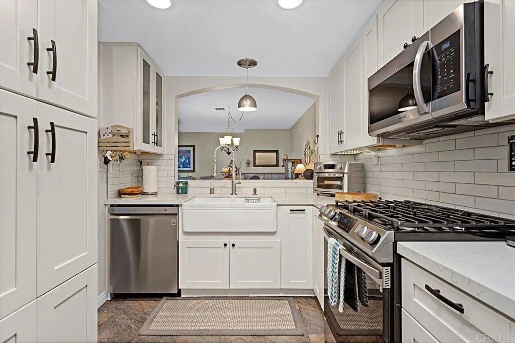 https://cdn.realtyfeed.com/cdn/127/306399612/917dc1c4d1107bd08fbf03819f338a9d.webp
