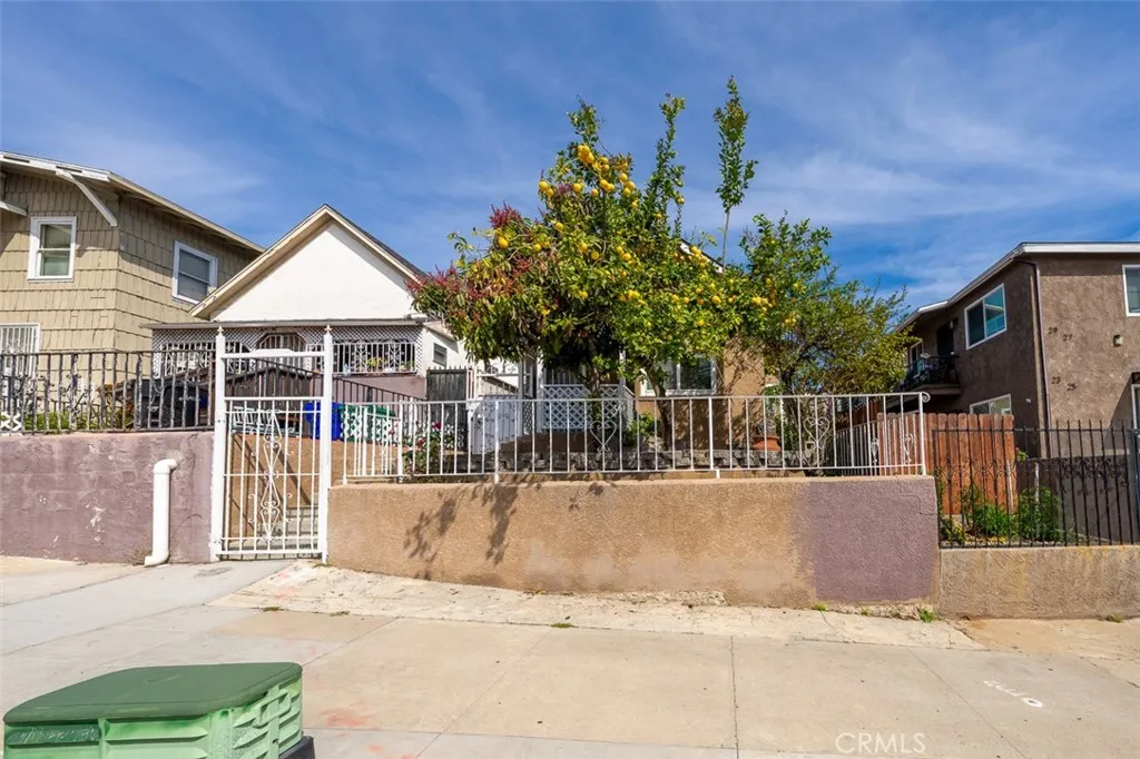 https://cdn.realtyfeed.com/cdn/127/306399735/2cf1d33b70e5b74072d840c41bce3bd3.webp