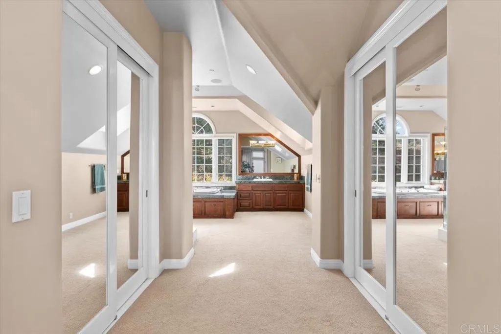 https://cdn.realtyfeed.com/cdn/127/306399942/0e344b6ad360203c5021250a6eefe790.webp