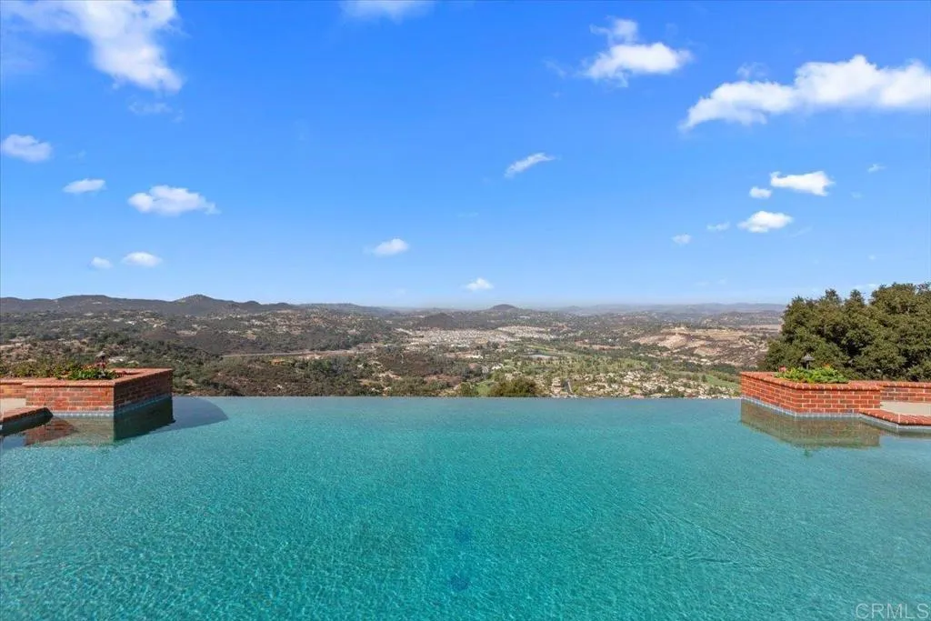 https://cdn.realtyfeed.com/cdn/127/306399942/4244942841ab680057fa3b9d8d0a9a41.webp
