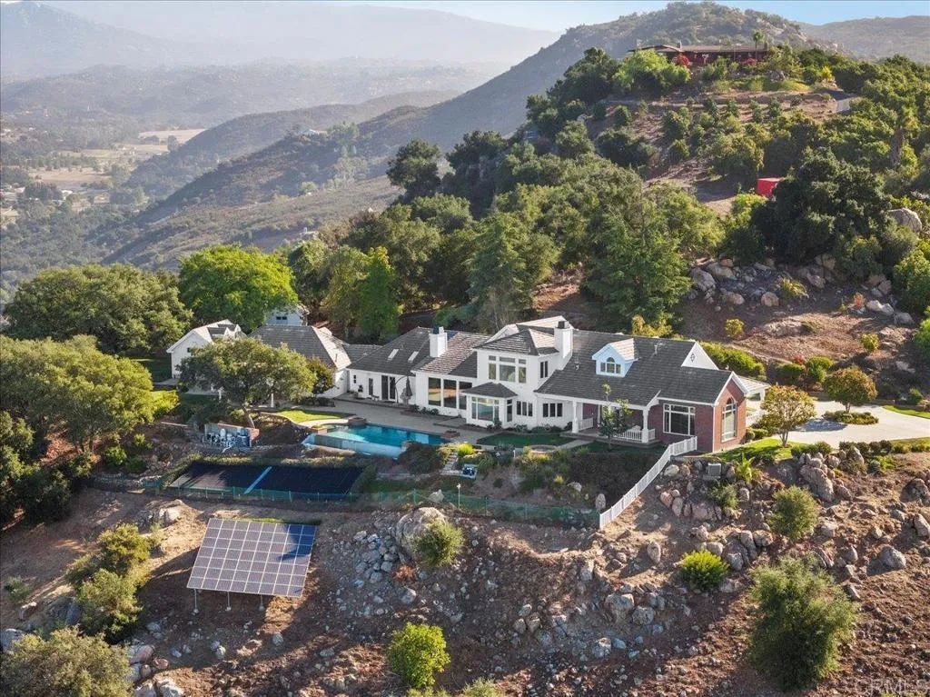 https://cdn.realtyfeed.com/cdn/127/306399942/612d6a1859f09019a0f491b404786c13.webp