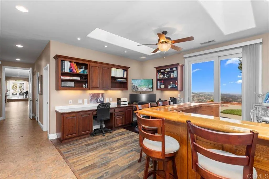 https://cdn.realtyfeed.com/cdn/127/306399942/a80561077518e44c9b4d63b4270a24fe.webp