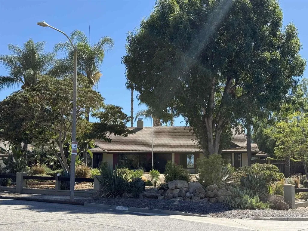 https://cdn.realtyfeed.com/cdn/127/306400401/5f17aa4e2232793c39f28bf017ea70d9.webp