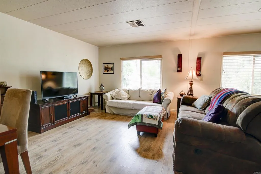 https://cdn.realtyfeed.com/cdn/127/306400923/01c230394f83b1566672586c70ece095.webp