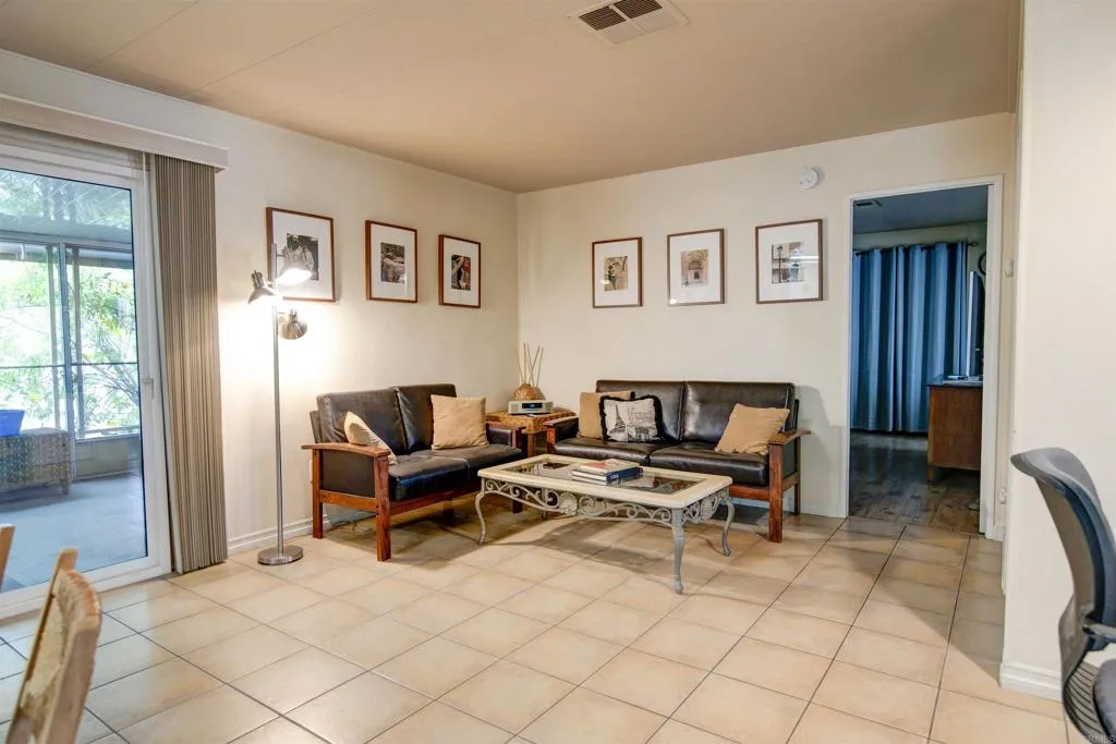 https://cdn.realtyfeed.com/cdn/127/306400923/17c3c92b733eae0d30af2d8680a5e57b.webp