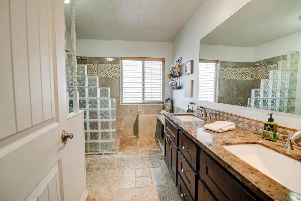https://cdn.realtyfeed.com/cdn/127/306400923/29d66e1da9e99dedf9173622c1da59de.webp