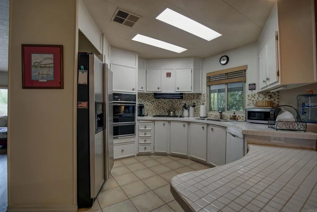 https://cdn.realtyfeed.com/cdn/127/306400923/83065ece143a648075ff9a016def0a81.webp