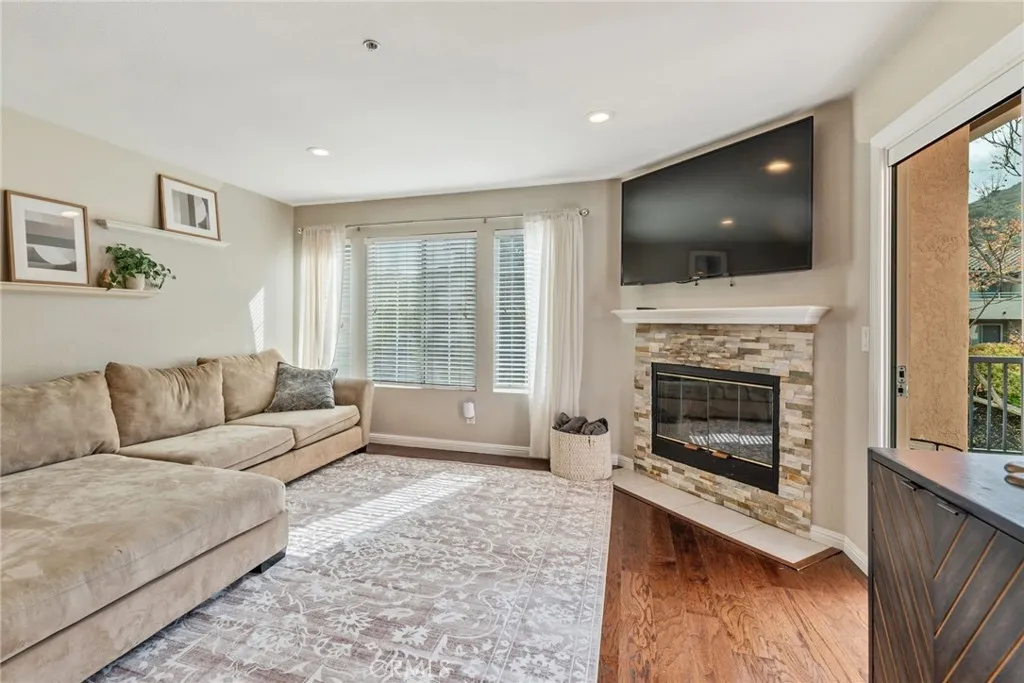 https://cdn.realtyfeed.com/cdn/127/306401069/2eb1aa251e21048cf2797efb2918bb4a.webp