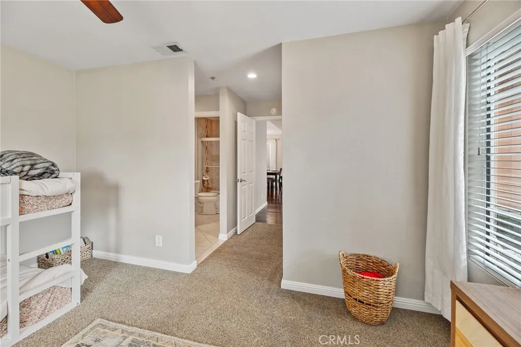 https://cdn.realtyfeed.com/cdn/127/306401069/44c36f12857c26b9eb815229a2e3d4d6.webp