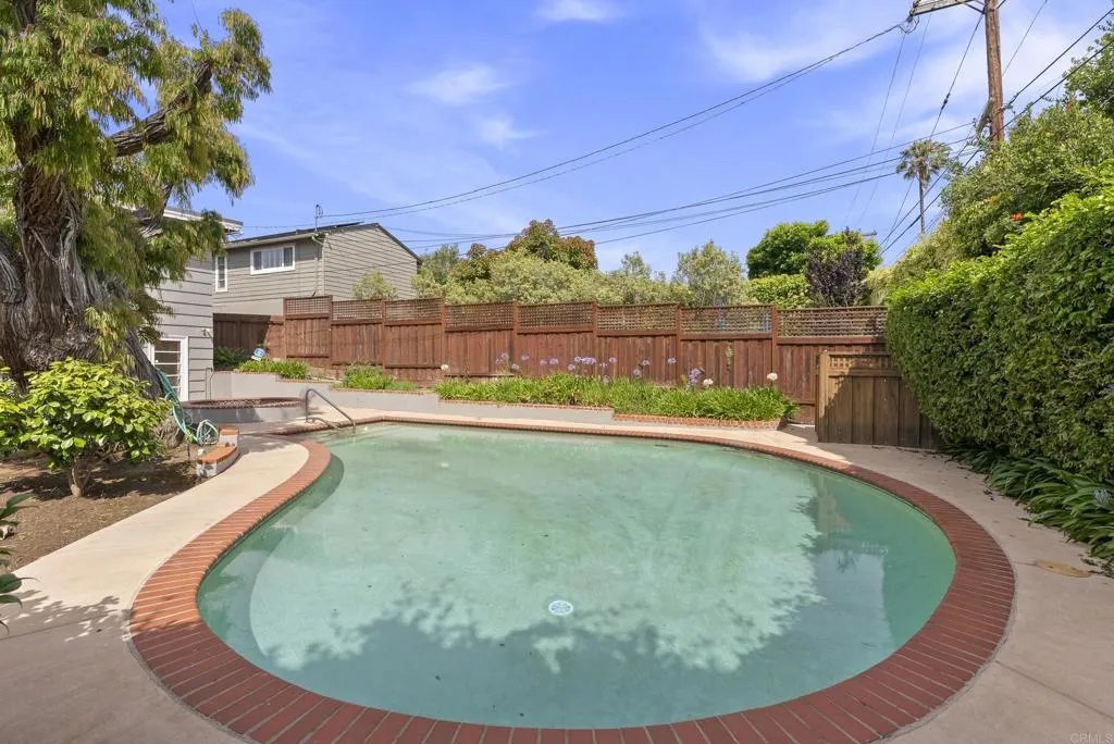 https://cdn.realtyfeed.com/cdn/127/306401269/774b2b1a26e2555d0daf99625cb284a2.webp