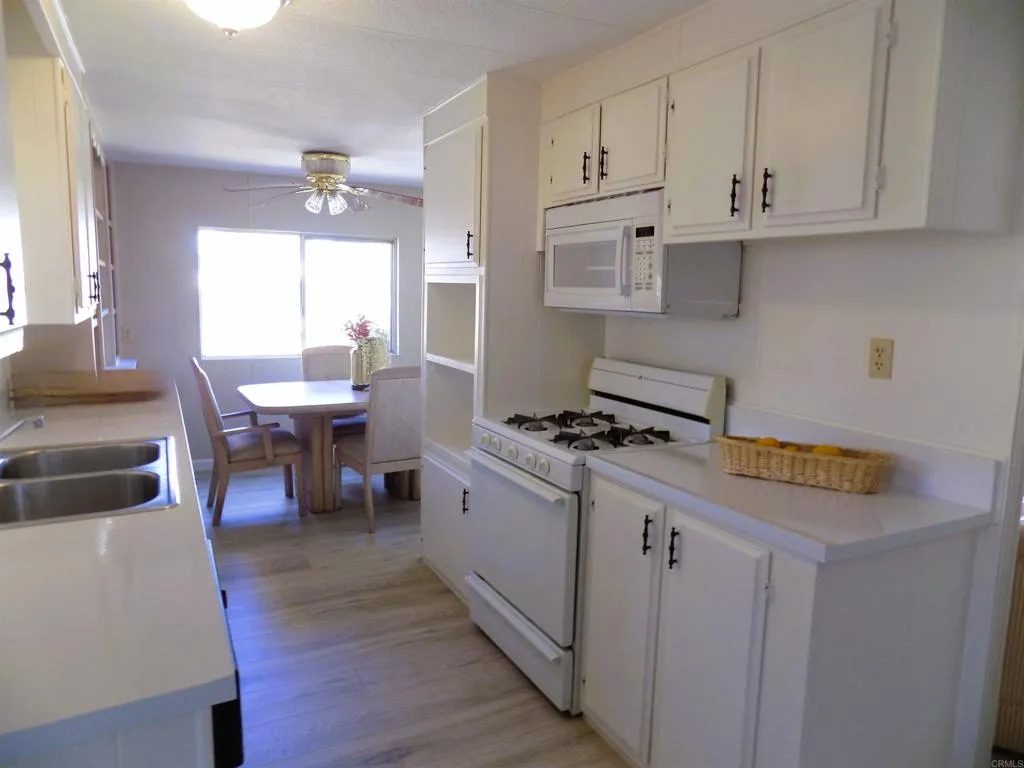 https://cdn.realtyfeed.com/cdn/127/306401401/0cbbc8a63b194d2f8439a96b9059467d.webp