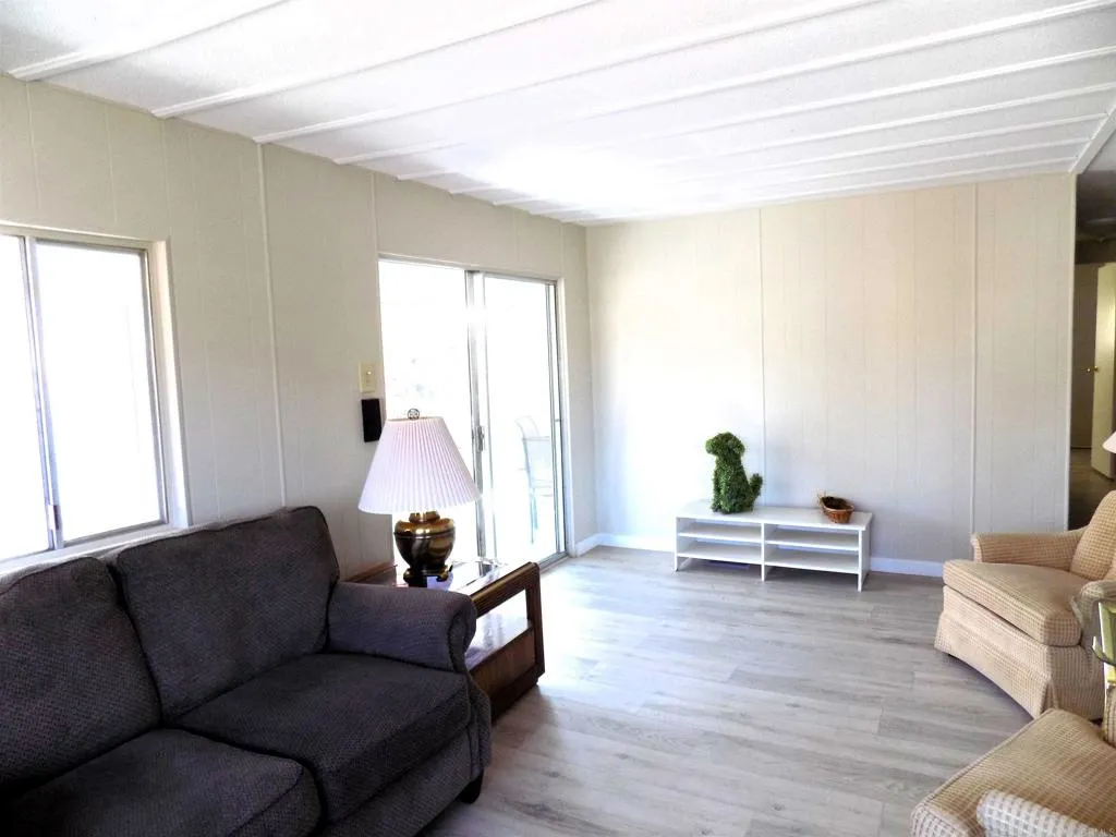 https://cdn.realtyfeed.com/cdn/127/306401401/24a1834d5cb6f01b123ef35693bb2f61.webp