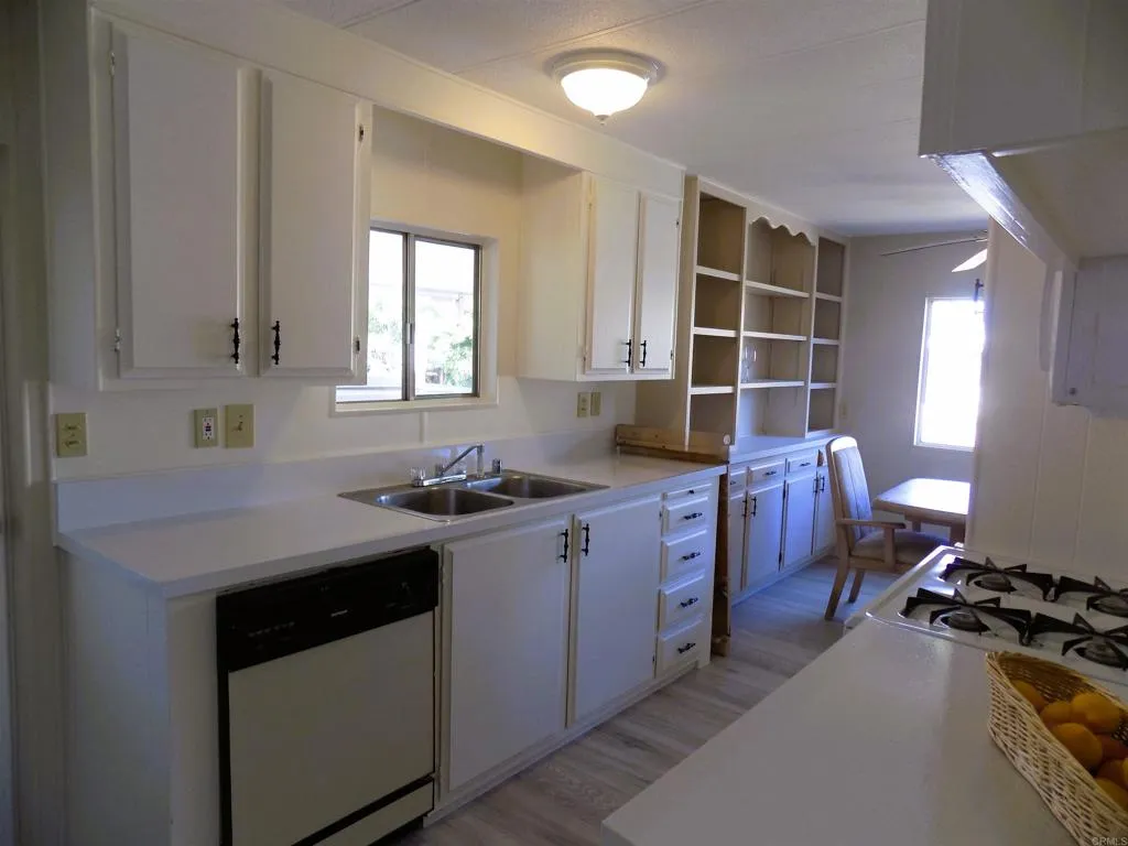 https://cdn.realtyfeed.com/cdn/127/306401401/4c8eb4ef390c69209c835660e2f4308a.webp