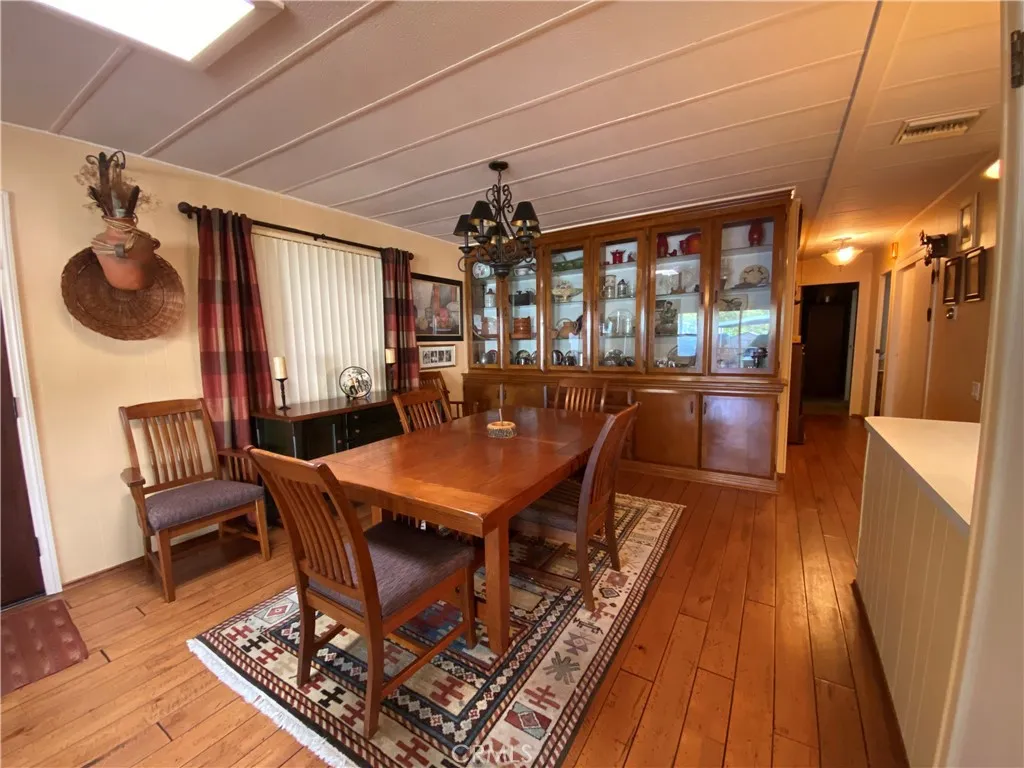 https://cdn.realtyfeed.com/cdn/127/306401935/50ea6ab18884f6848da4f72140fb7061.webp