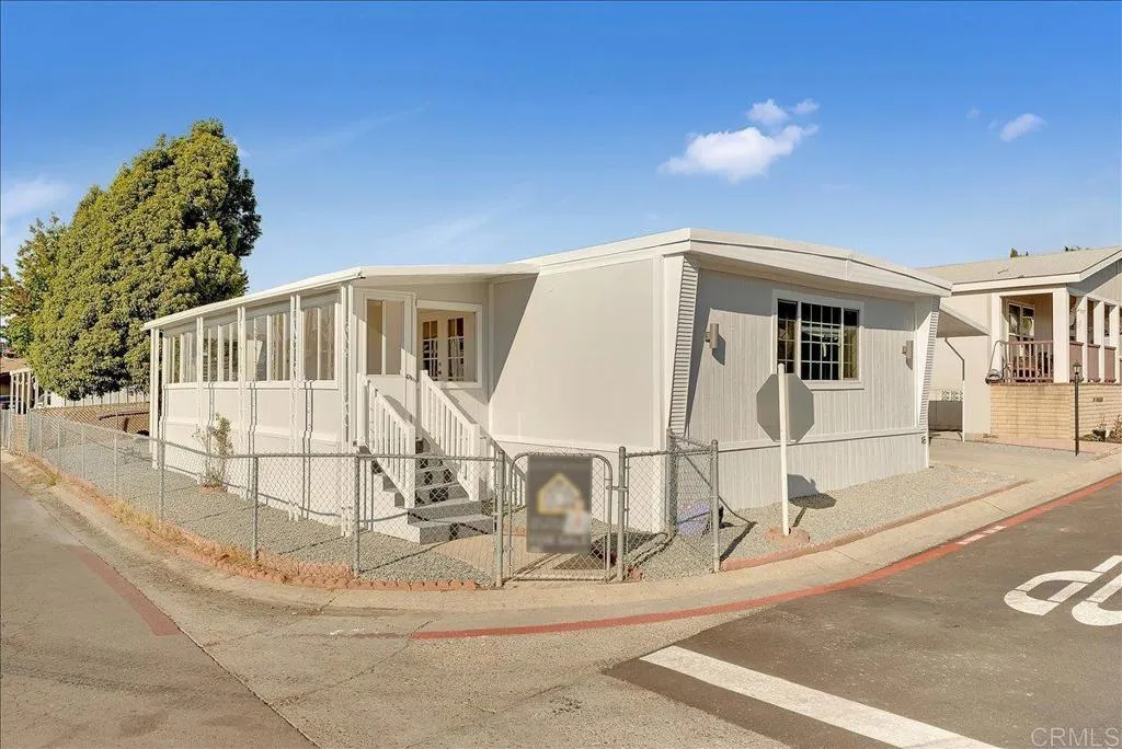 https://cdn.realtyfeed.com/cdn/127/306402280/4d968f4dec3abee51d154310ae8ad866.webp