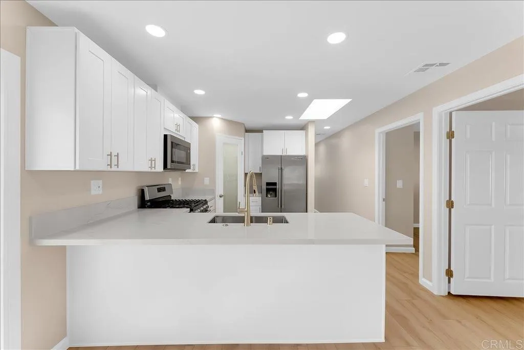 https://cdn.realtyfeed.com/cdn/127/306402280/869affc3c2d1c7381d84b9946f09708d.webp