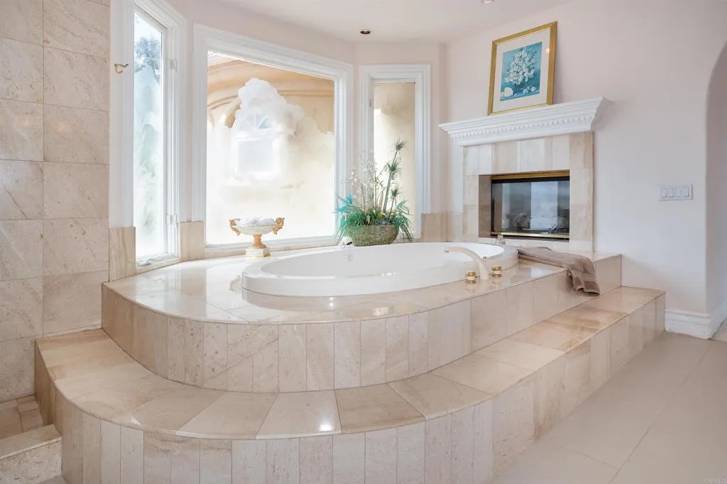 https://cdn.realtyfeed.com/cdn/127/306402636/49275641aa42edcbaeb65e0f31443f4a.webp