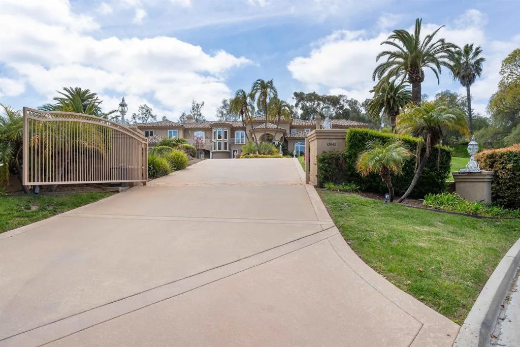 https://cdn.realtyfeed.com/cdn/127/306402636/cb224b53b88de6abf10cab7f5f051e23.webp