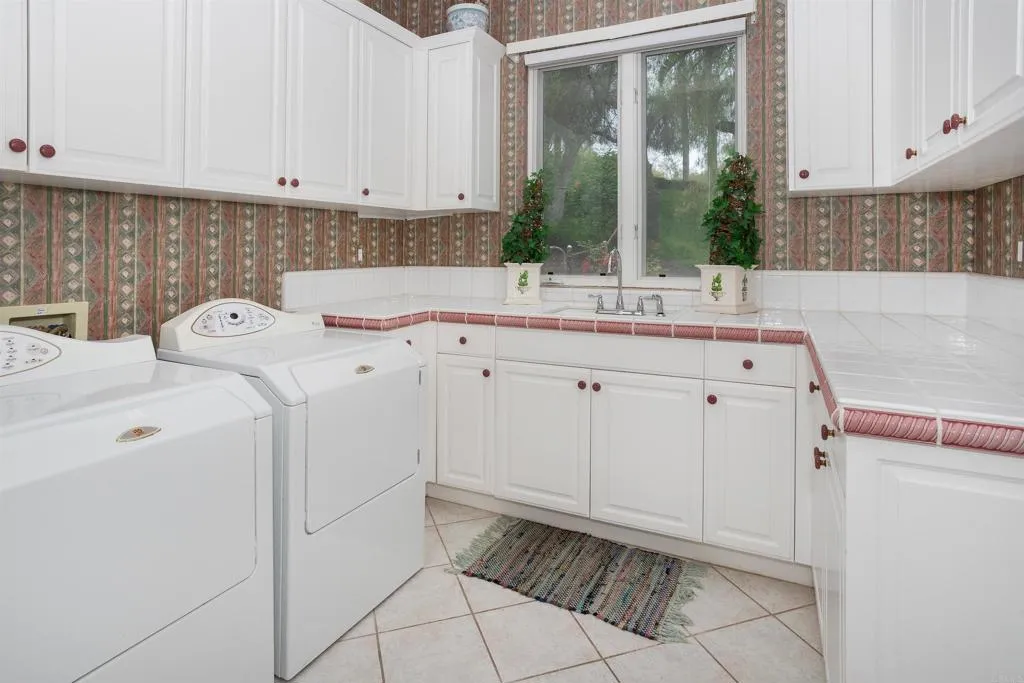 https://cdn.realtyfeed.com/cdn/127/306402636/eca00dfb8bf25711ae4a793434759699.webp
