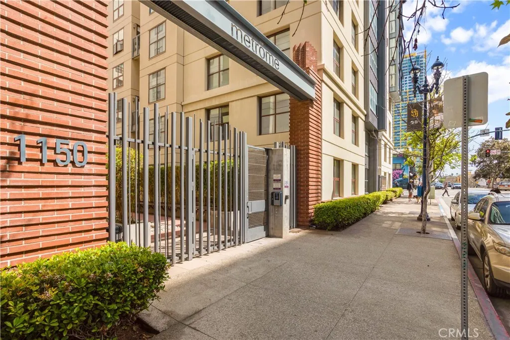 https://cdn.realtyfeed.com/cdn/127/306403011/0213ee10d0c82bcb622736d77b075a8f.webp
