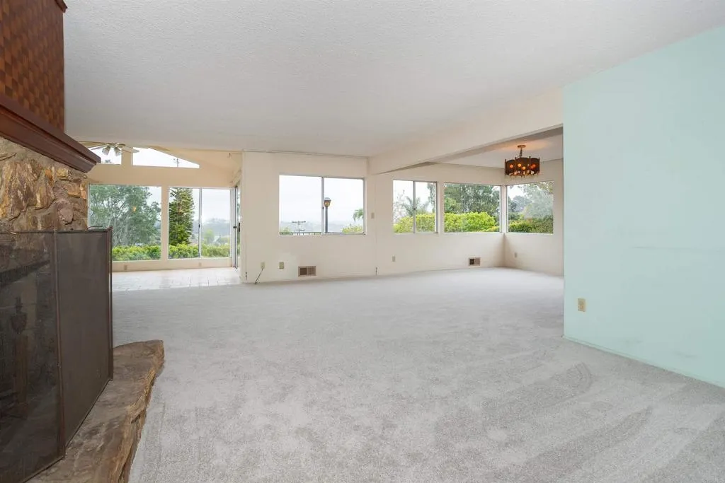 https://cdn.realtyfeed.com/cdn/127/306403355/056929ac18b306e23c6a3d239693a485.webp