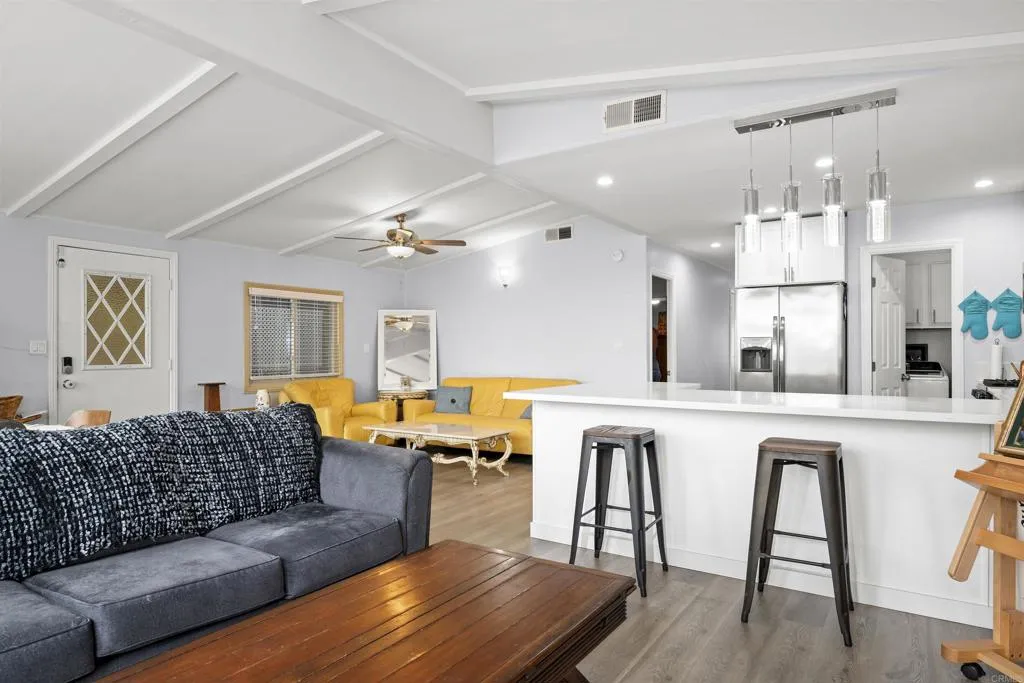 https://cdn.realtyfeed.com/cdn/127/306403491/10d167d3d821e2e18237f8d18a7f87dd.webp