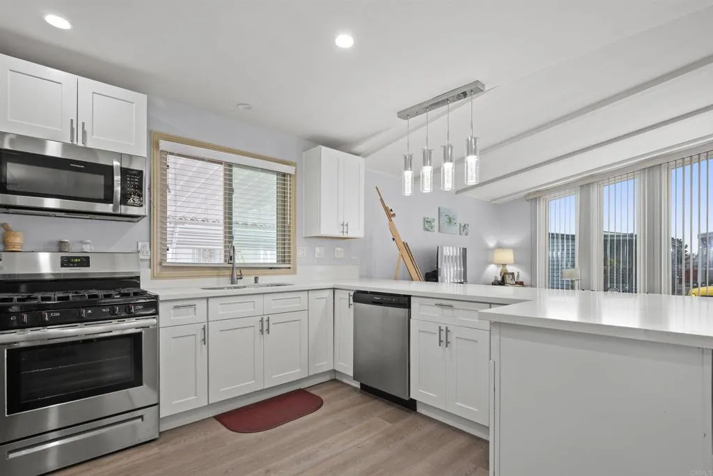 https://cdn.realtyfeed.com/cdn/127/306403491/e2b071430d8ea7f92c47d9c52322897a.webp