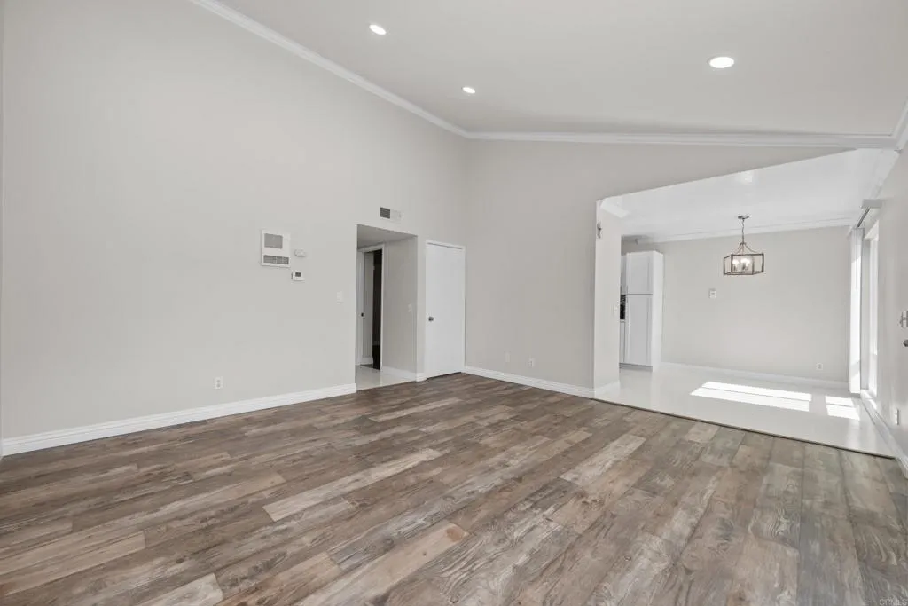 Photo #5: PTP2502345 Listing 