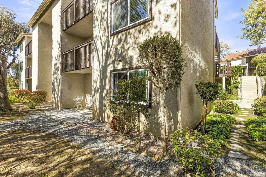 https://cdn.realtyfeed.com/cdn/127/306404450/48764e344d9b3a26f42fcce2ecf330bd.webp