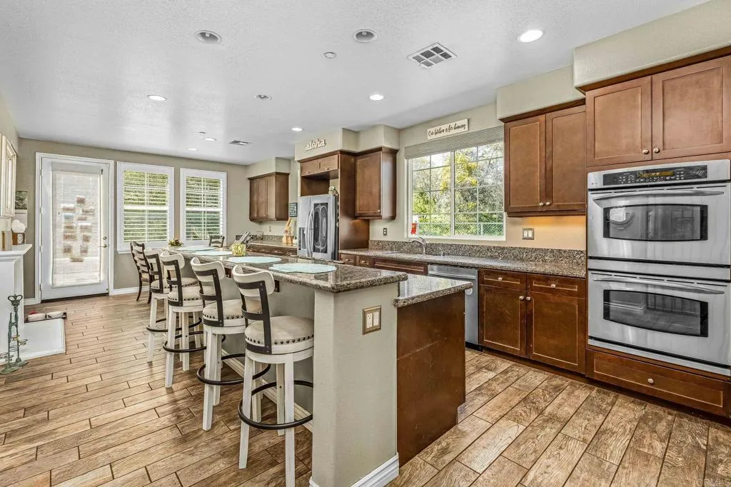 https://cdn.realtyfeed.com/cdn/127/306404529/664e56bb54eed29dd89e7b1f1d5460e3.webp