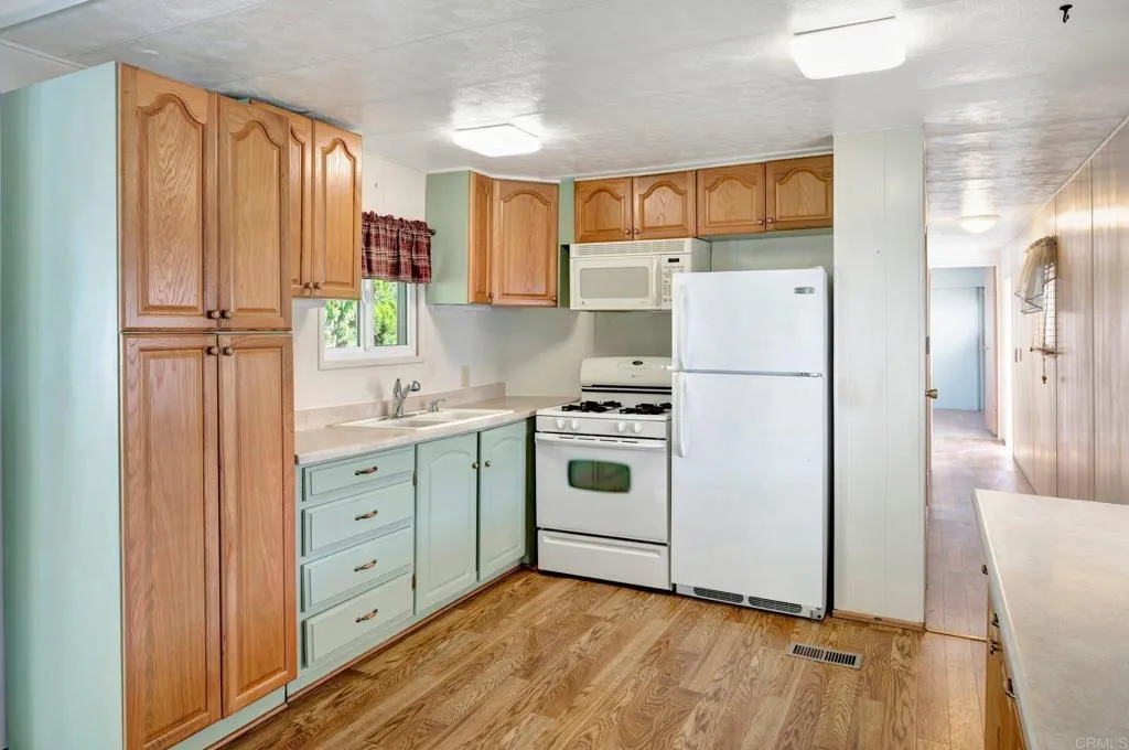 https://cdn.realtyfeed.com/cdn/127/306404555/ff7dba454b1840f863269cd2f1f7c91c.webp