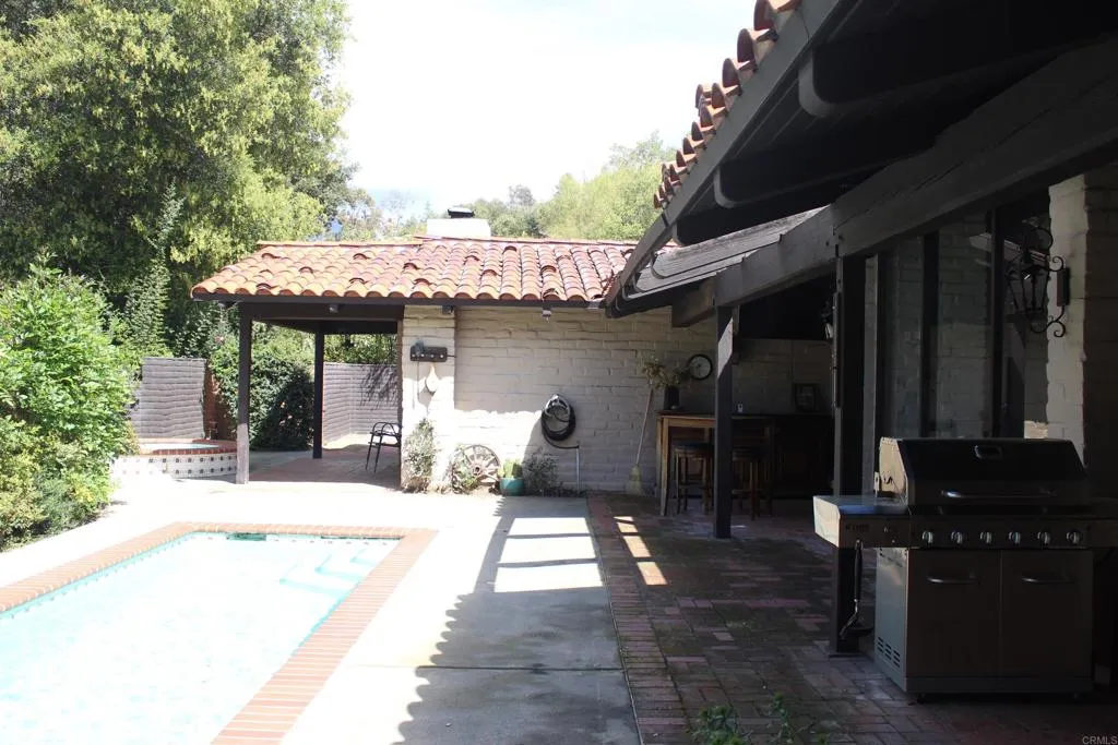 https://cdn.realtyfeed.com/cdn/127/306404567/450d8e0510fd103393b0675a9e5810f4.webp