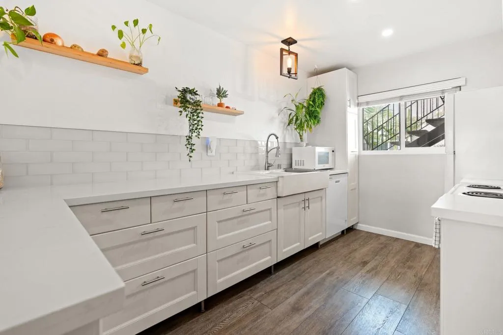 https://cdn.realtyfeed.com/cdn/127/306404814/4a10d767633615af1cf83b924e949e03.webp
