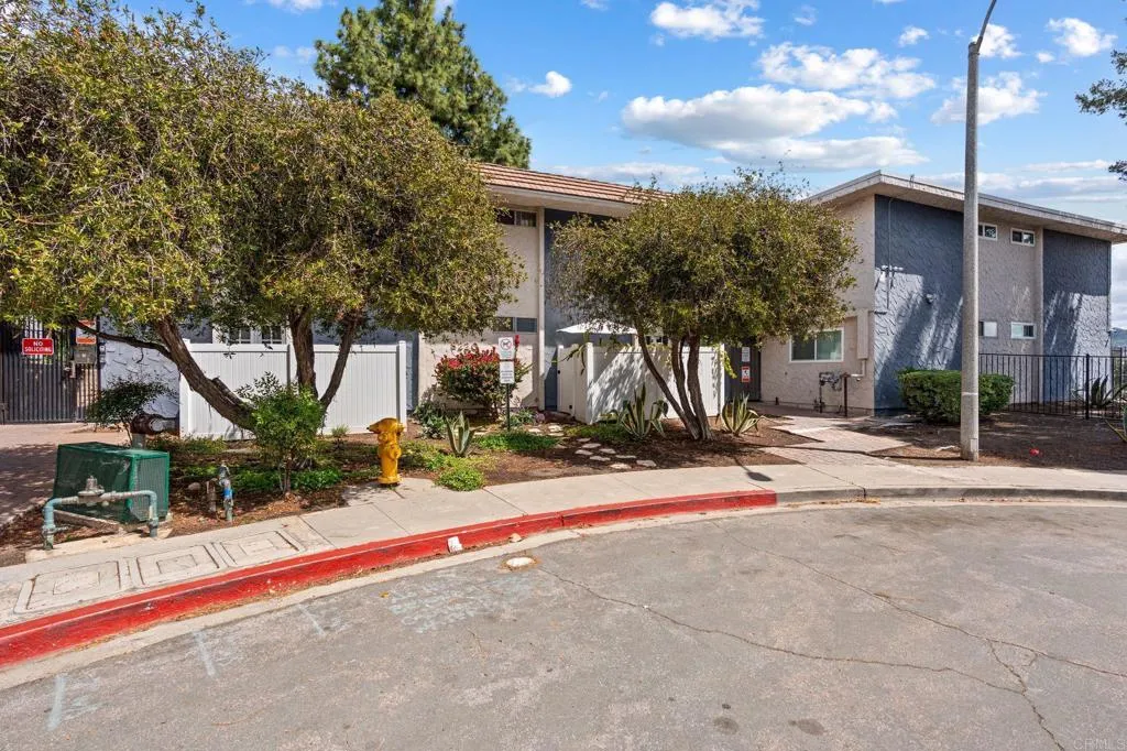 https://cdn.realtyfeed.com/cdn/127/306404814/8b4c29944dadcf7c301f8df97f3ca551.webp