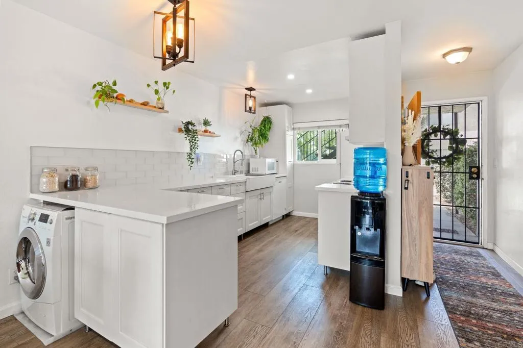 https://cdn.realtyfeed.com/cdn/127/306404814/f9610e66c889adeb4dbf304b9ac1bd40.webp