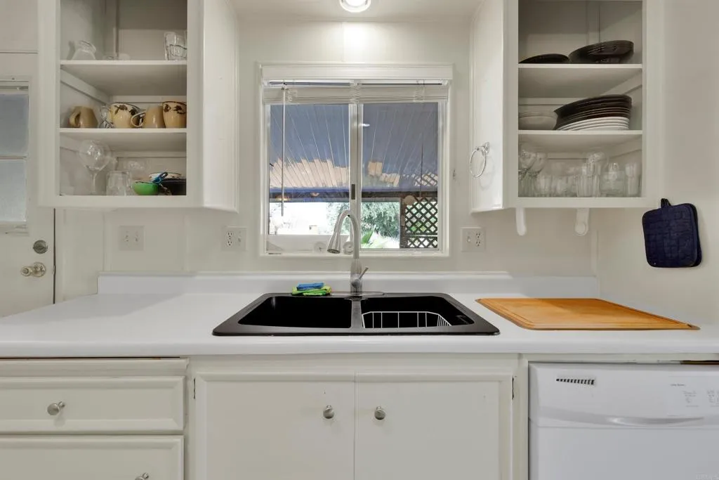 https://cdn.realtyfeed.com/cdn/127/306404953/8640655810f8373cc7202e7f597f813d.webp